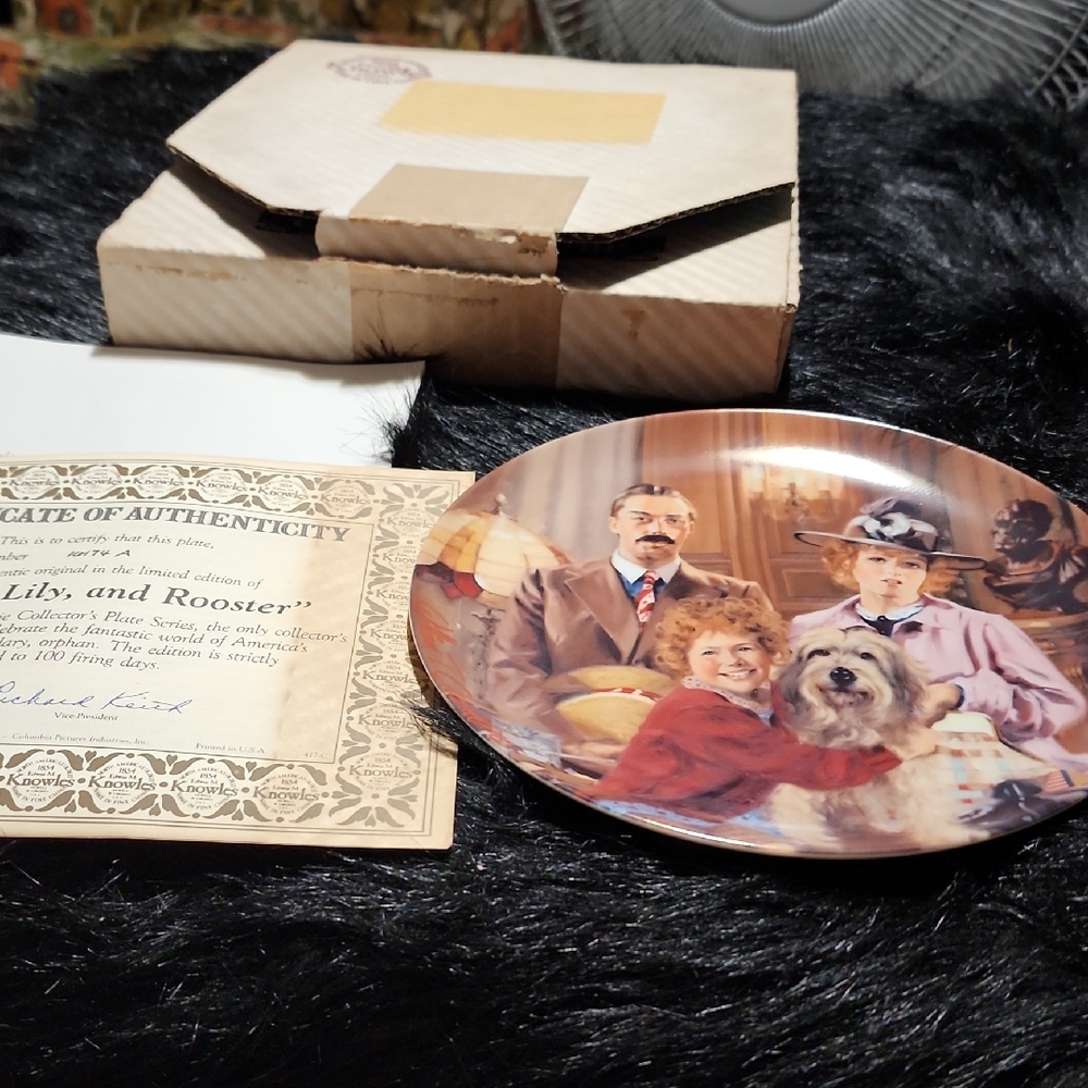 Decorative Plate with Family and Dog Scene. ANNIE. 1986